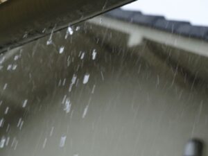 土砂降りの雨
