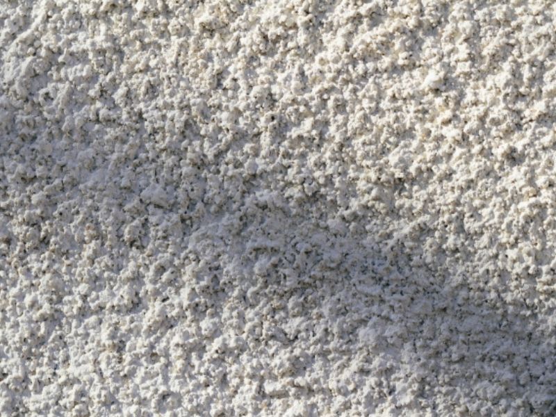 リシン外壁の外壁塗装時期はいつ？劣化サインと長持ちさせるメンテナンス方法