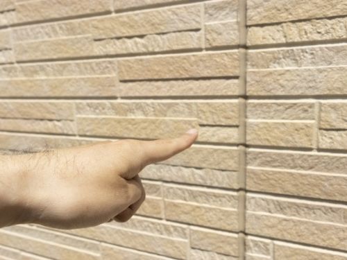 外壁塗装と一緒にシーリングも確認！劣化症状と見積もり時のポイント
